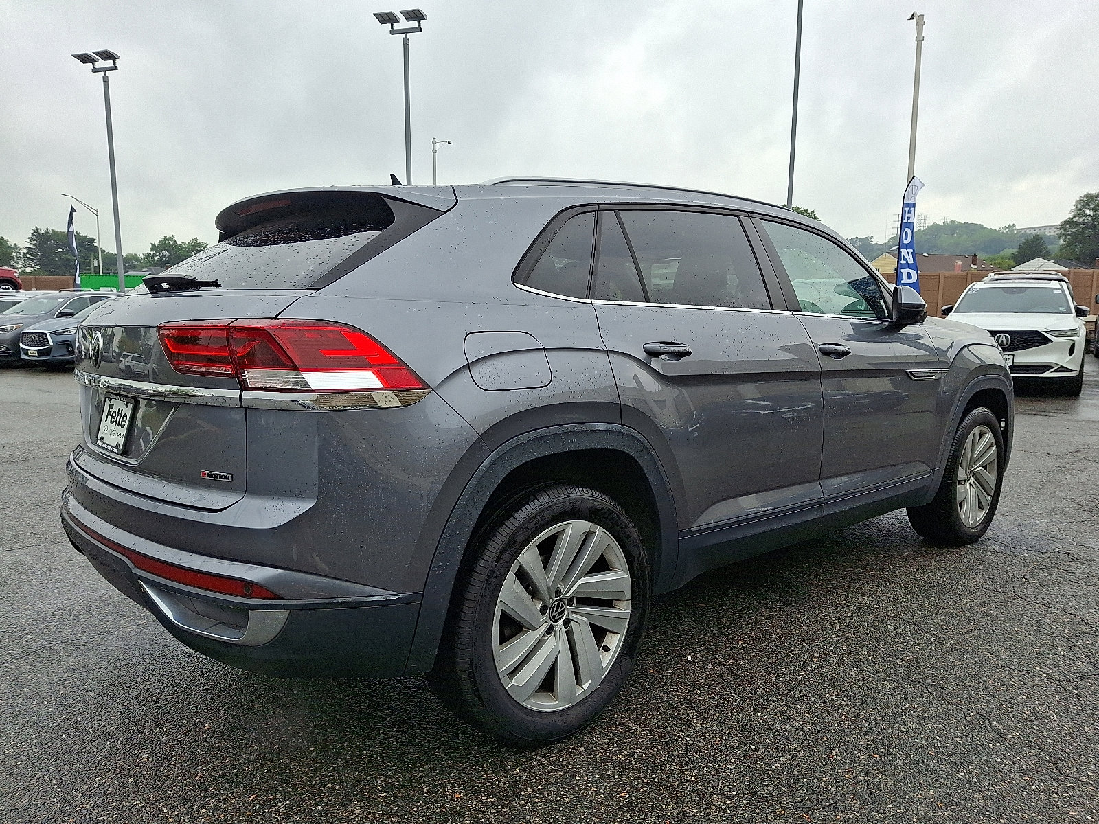 Used 2020 Volkswagen Atlas Cross Sport SE image 4