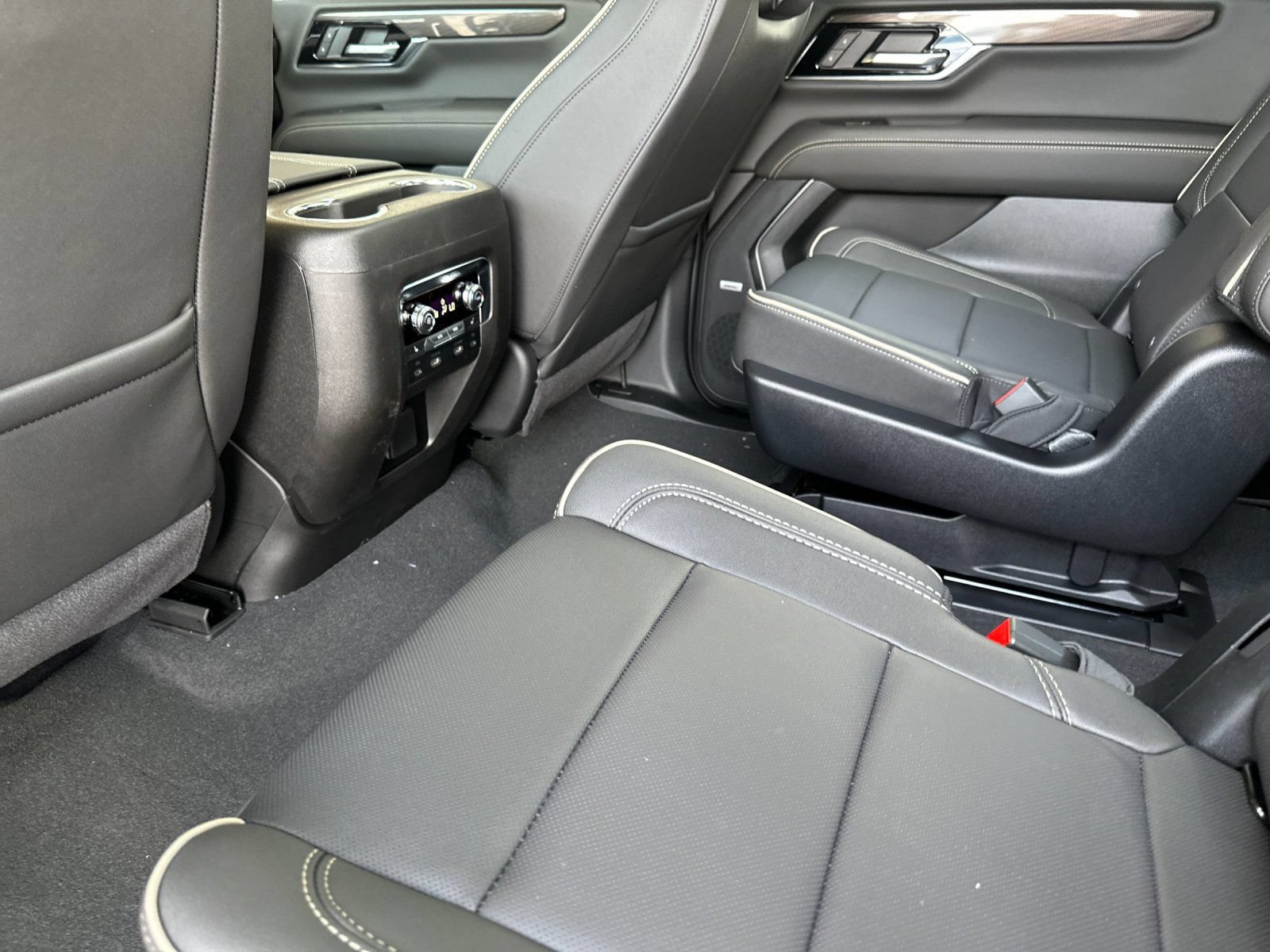 New 2026 GMC Yukon XL Elevation w/ Elevation Premium Package AWD/4WD image 12