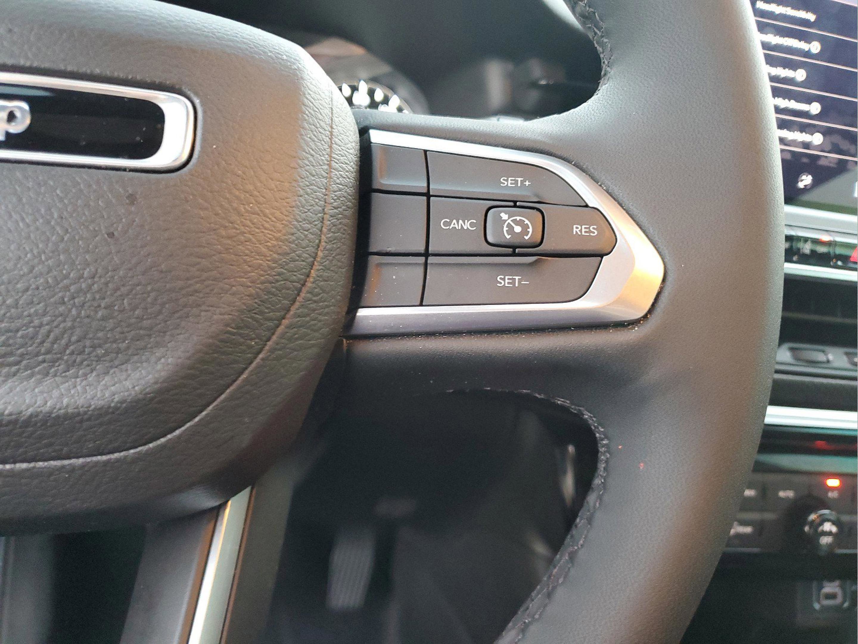 Certified 2025 Jeep Compass Latitude w/ Convenience Group image 28