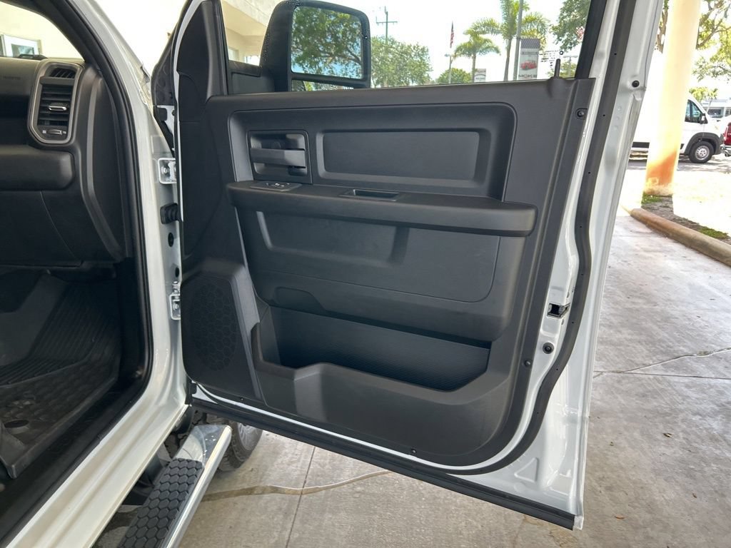 Used 2025 RAM 3500 Tradesman w/ Chrome Appearance Group AWD/4WD image 32