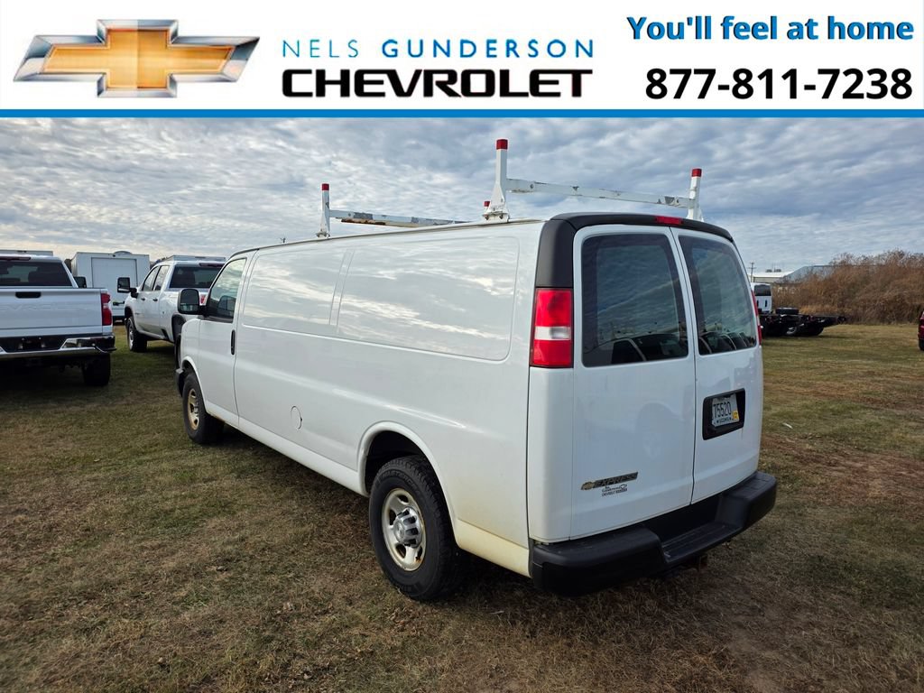 Used 2017 Chevrolet Express 3500 Extended RWD image 4