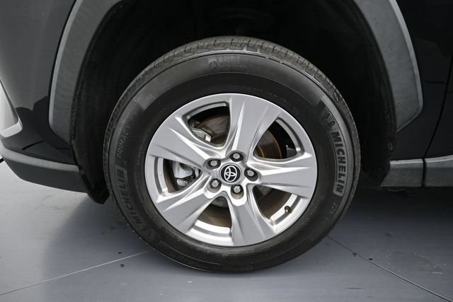 Used 2023 Toyota RAV4 XLE AWD/4WD image 9