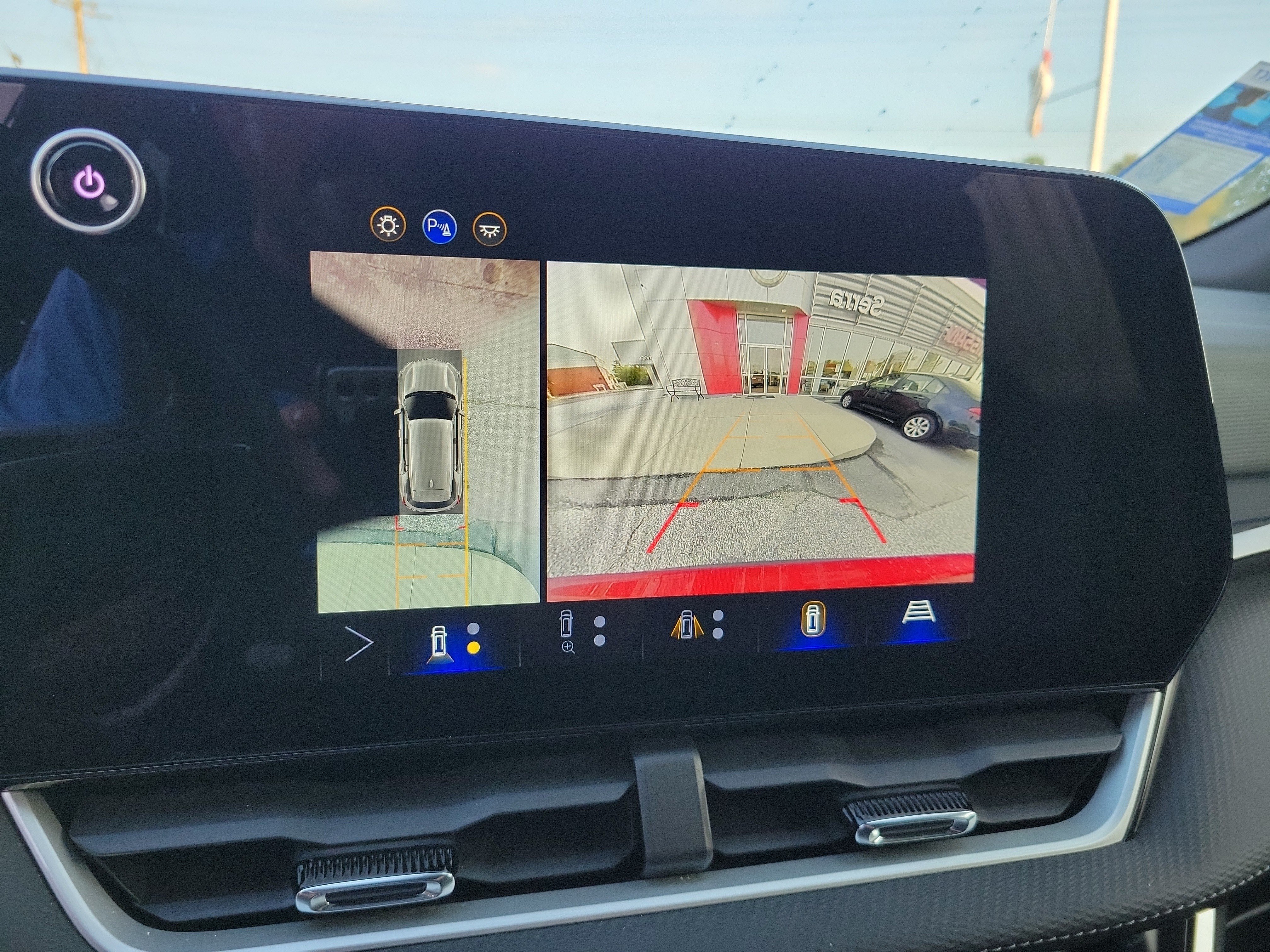 Used 2025 Chevrolet Equinox LT w/ Safety and Technology Package FWD image 14