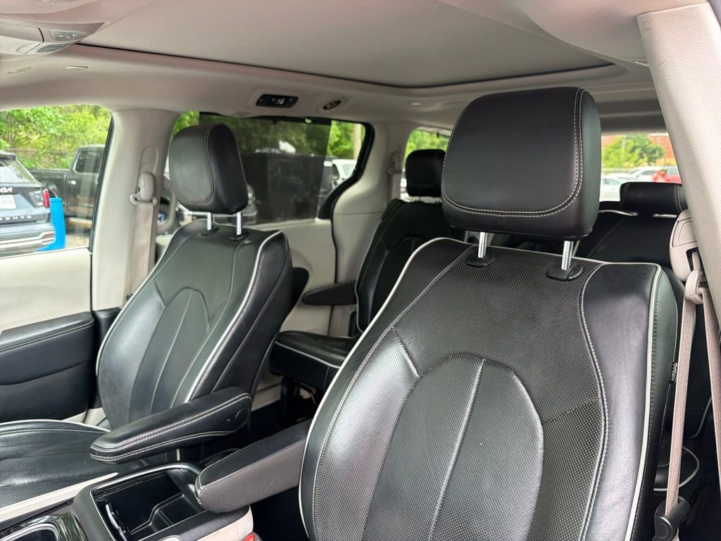 Used 2023 Chrysler Pacifica Limited FWD image 21