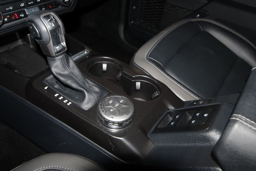 Used 2025 Ford Bronco Outer Banks image 16