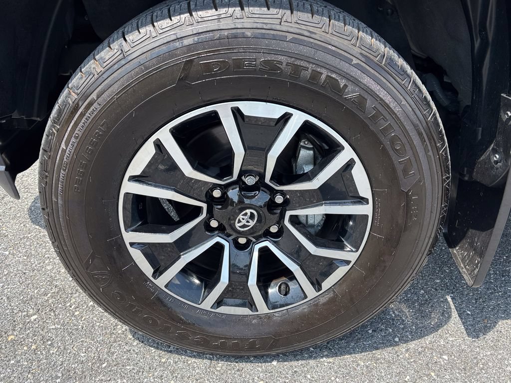 Used 2021 Toyota Tacoma TRD Sport w/ TRD Premium Sport Package AWD/4WD image 18