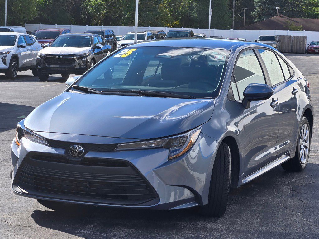 Used 2025 Toyota Corolla LE FWD image 4