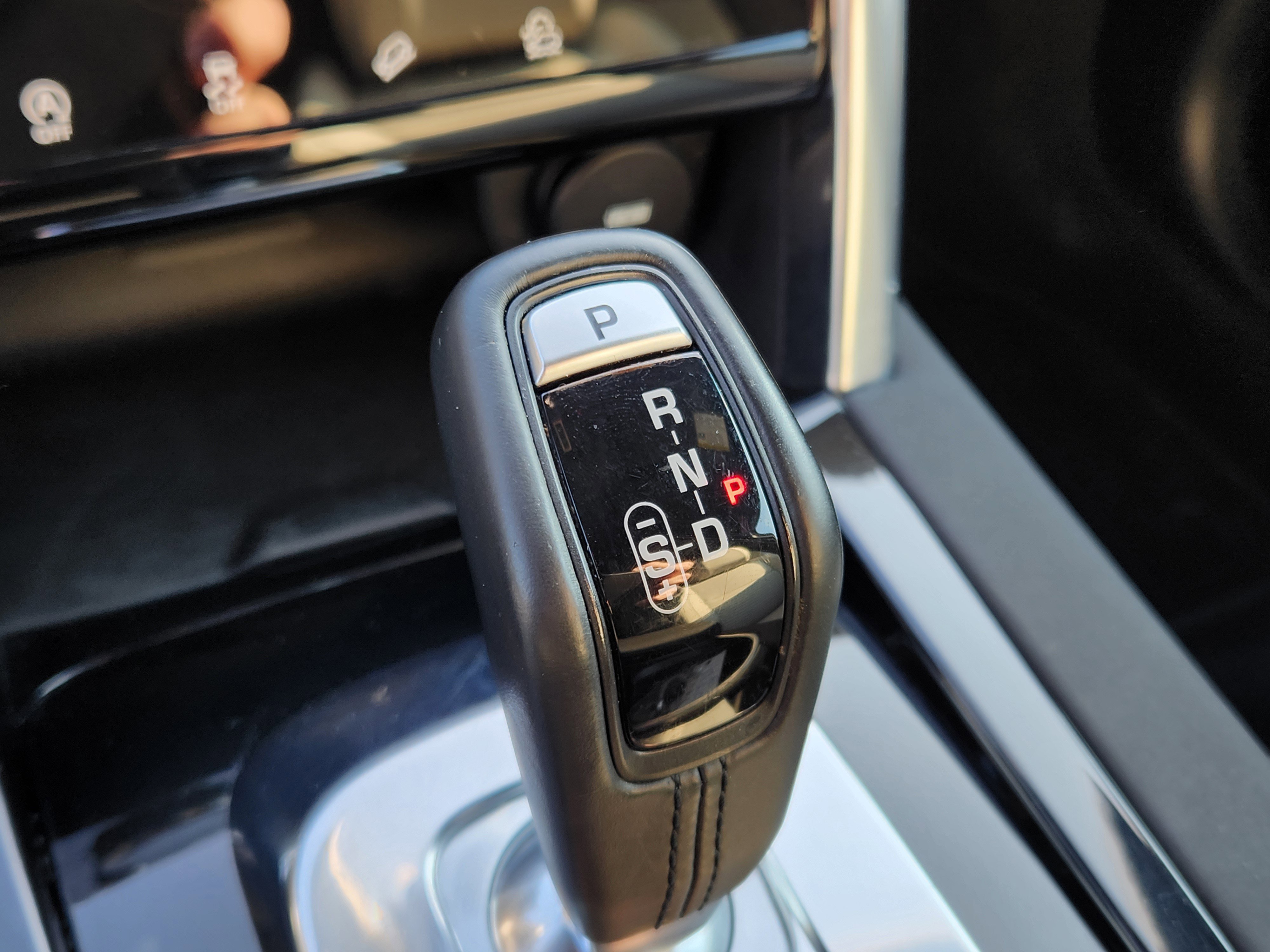 Used 2020 Land Rover Discovery Sport SE image 23