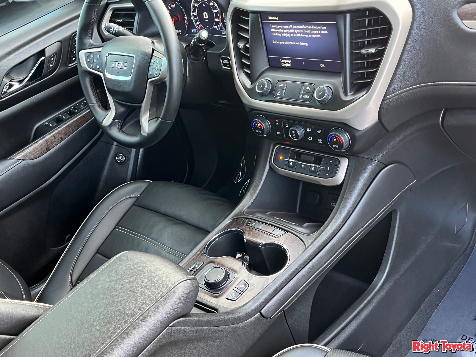 Used 2023 GMC Acadia Denali w/ Denali Ultimate Package FWD image 12