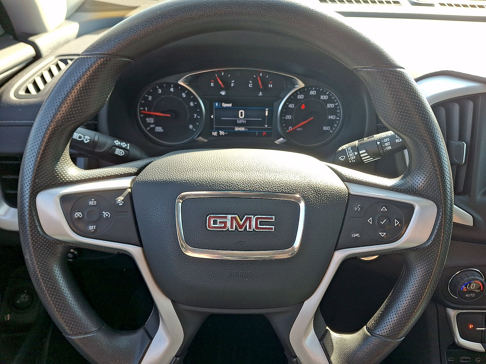 Used 2023 GMC Terrain SLE w/ Driver Convenience Package AWD/4WD image 16