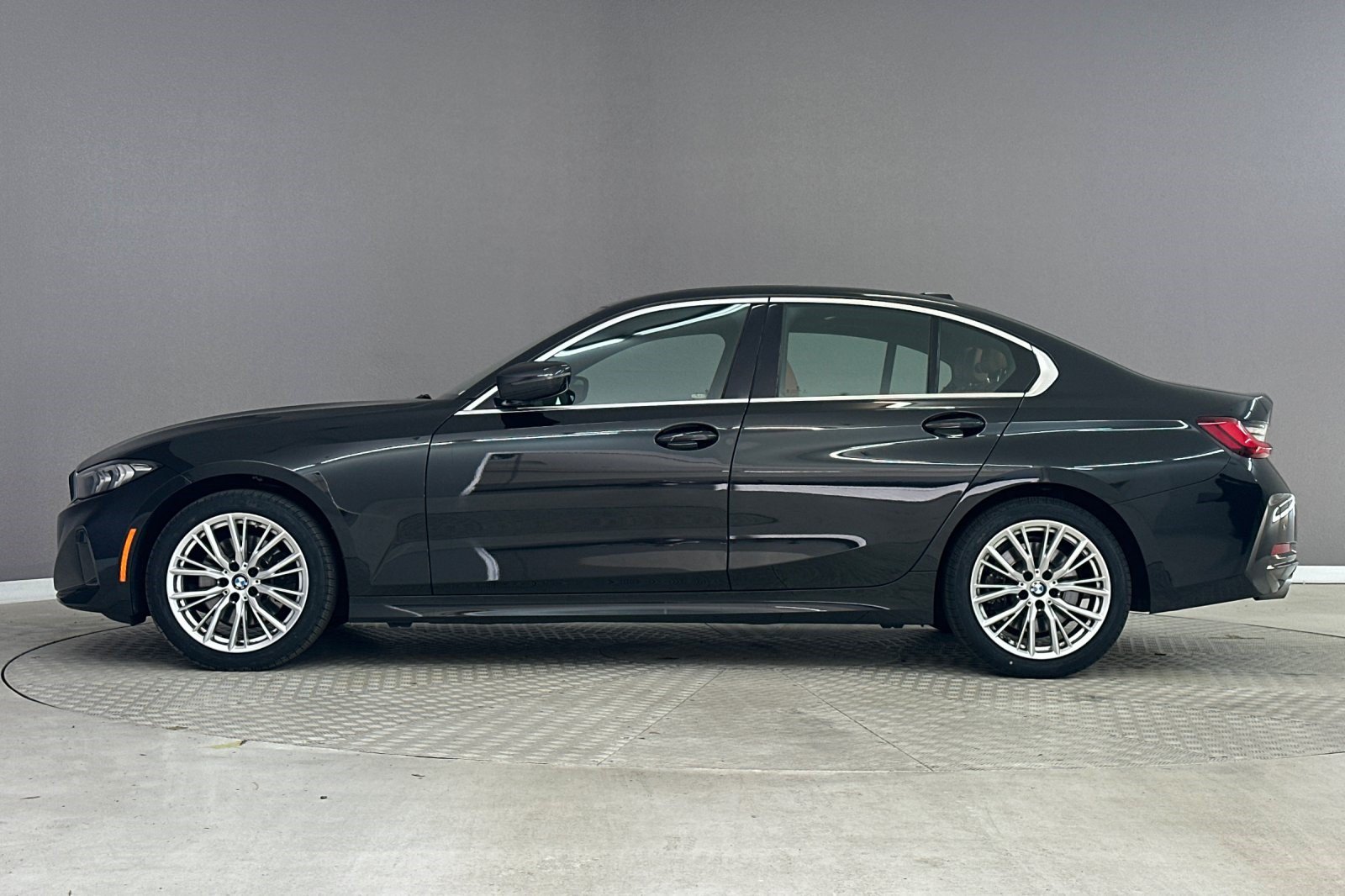 Certified 2024 BMW 330i Sedan w/ Convenience Package RWD image 2