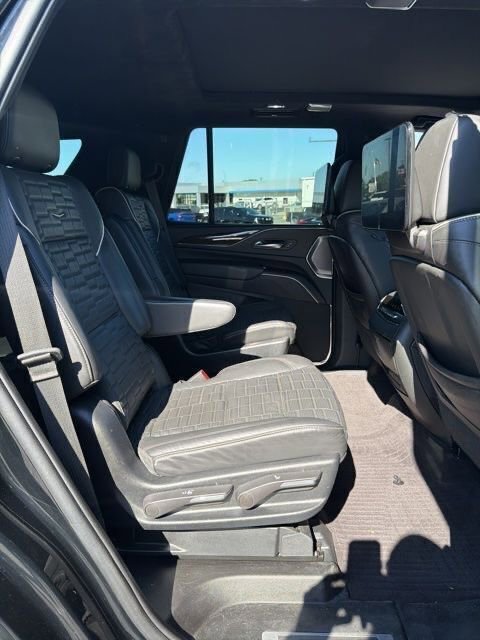 Used 2023 Cadillac Escalade Sport Platinum w/ LPO, ONYX Package image 29