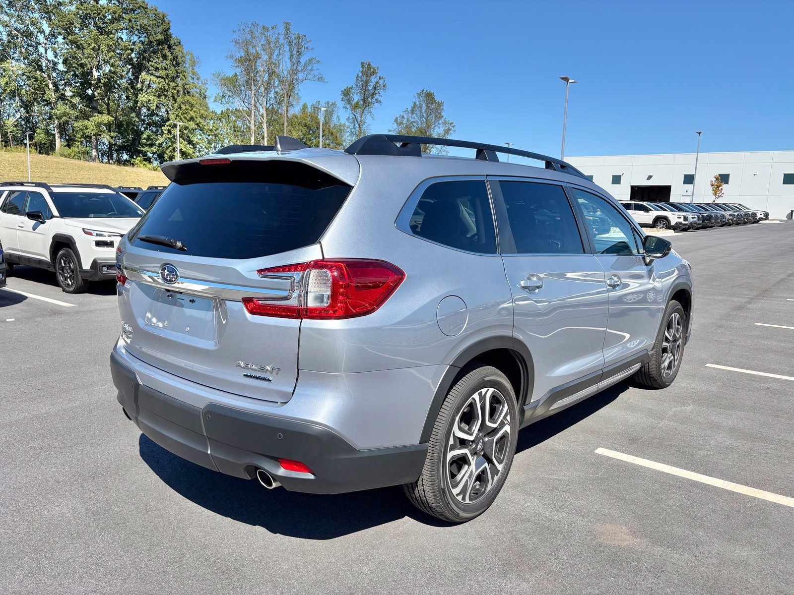 Used 2025 Subaru Ascent Limited w/ Popular Package #2 AWD/4WD image 7
