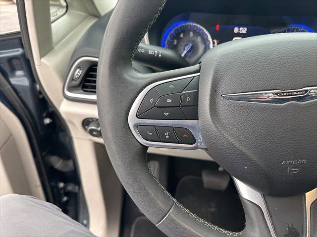 Certified 2023 Chrysler Pacifica Touring-L image 15