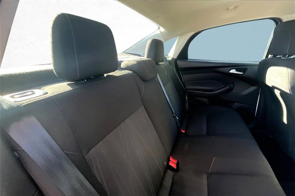 Used 2018 Ford Focus SE w/ SE Appearance Package image 23