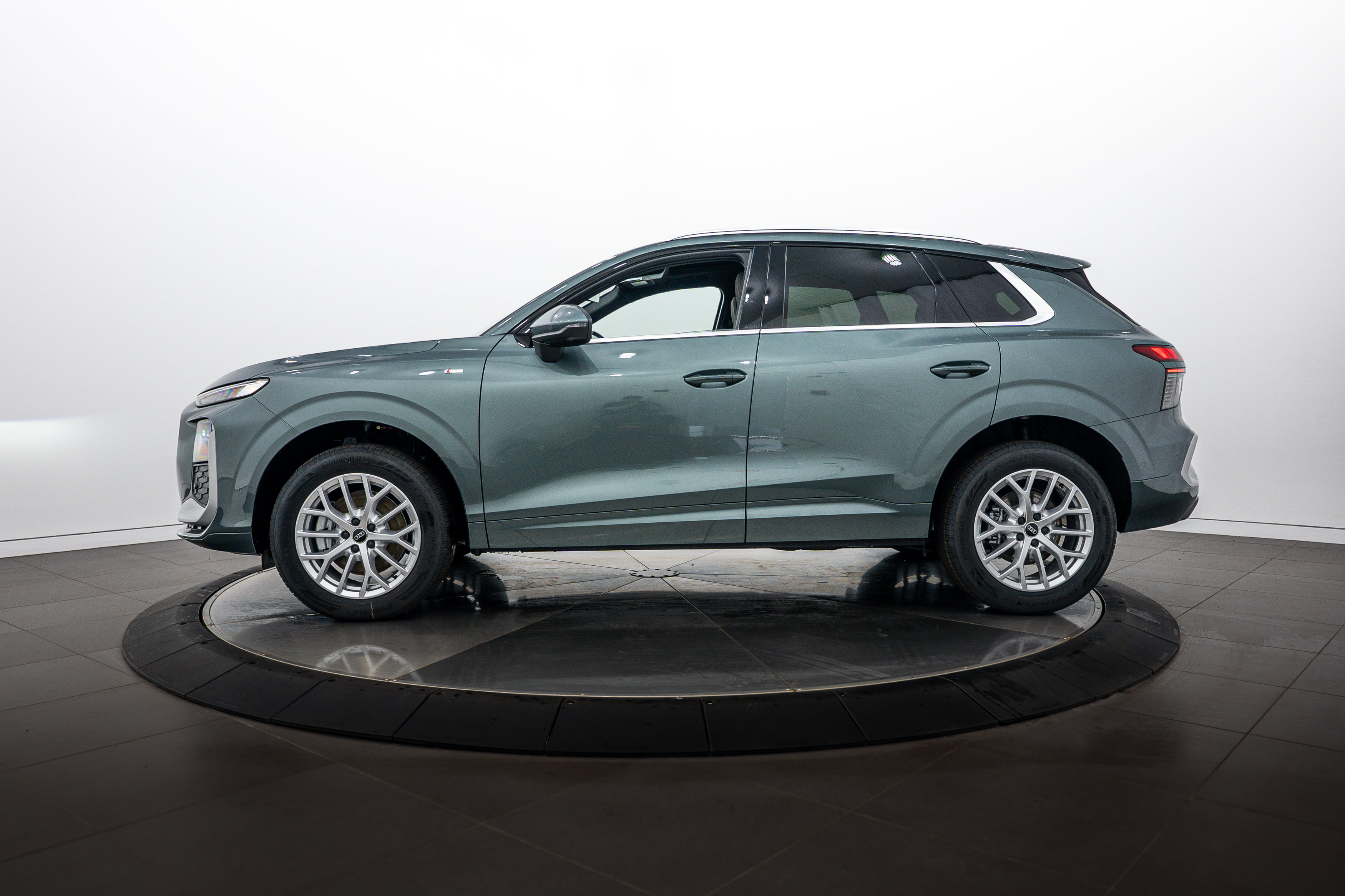 New 2026 Audi Q3 quattro 2.0T AWD/4WD image 6