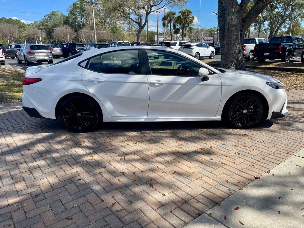 Used 2025 Toyota Camry SE image 6