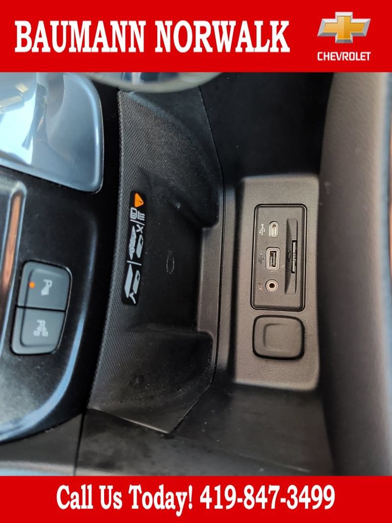 Used 2023 Chevrolet Equinox Premier FWD image 32