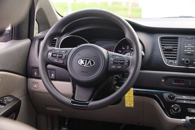 Used 2015 Kia Sedona L image 23