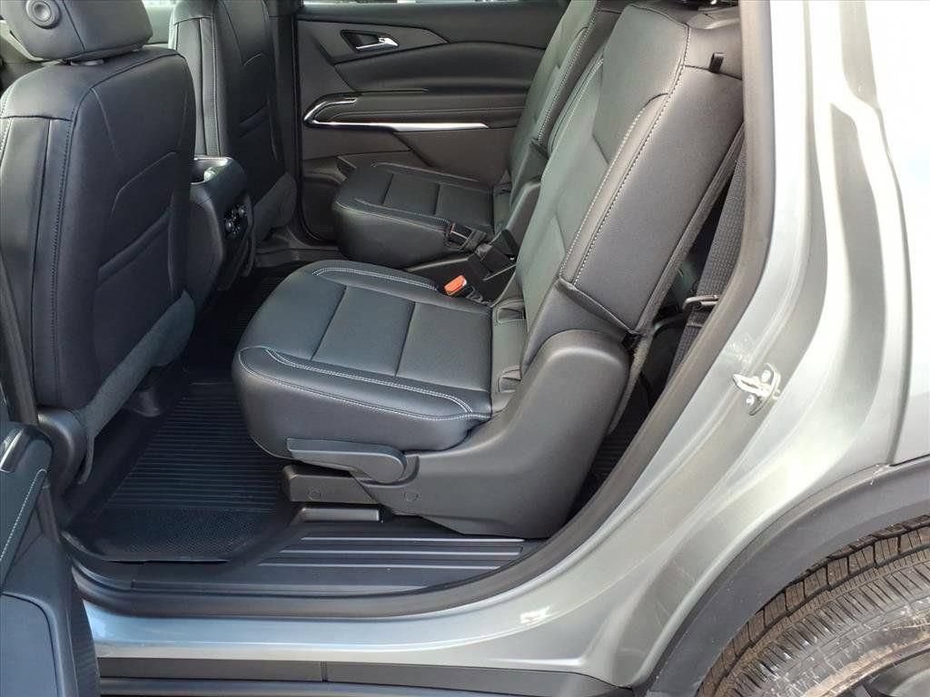 New 2026 Chevrolet Traverse LT w/ LPO, Floor Liner Package FWD image 11