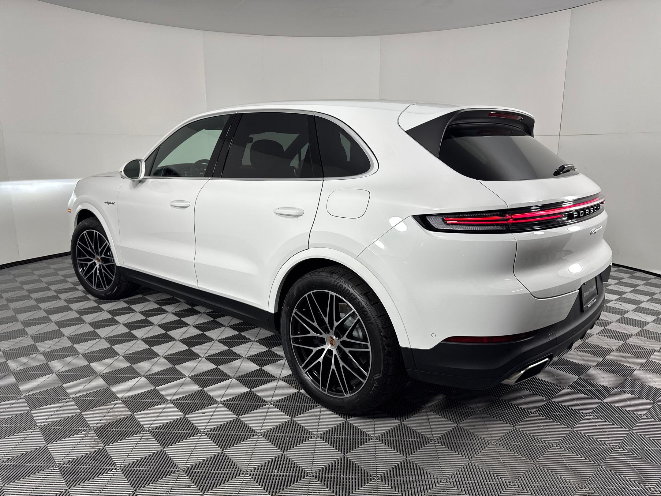 Certified 2026 Porsche Cayenne Coupe AWD/4WD image 3