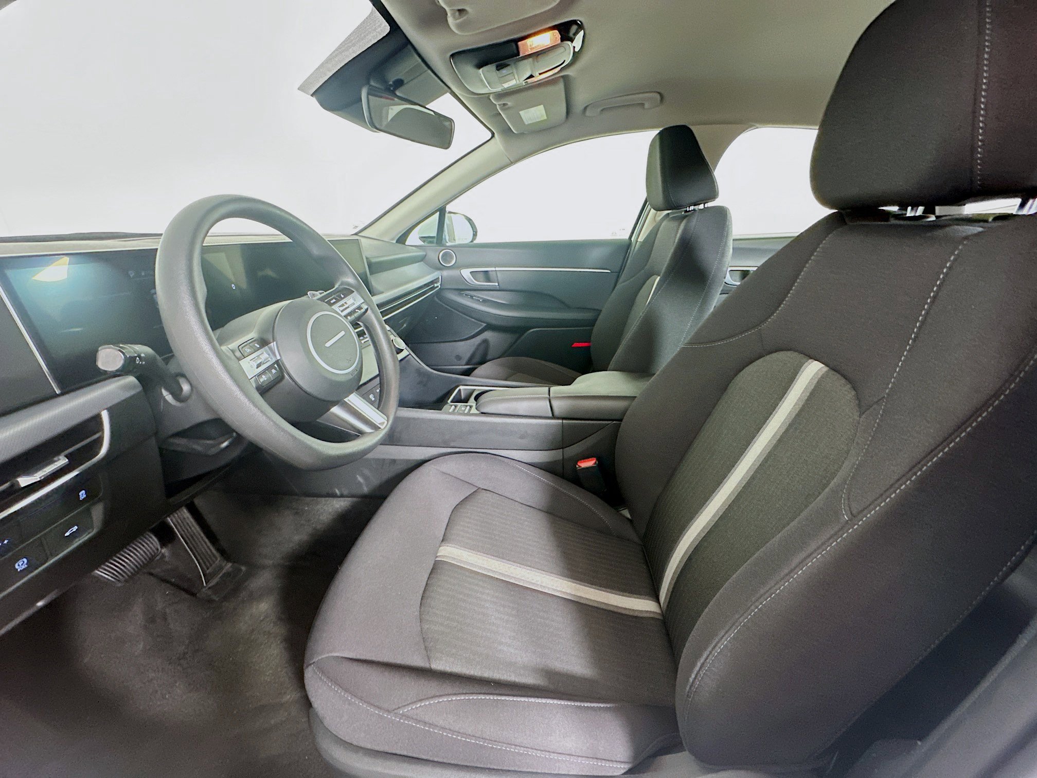 Used 2025 Hyundai Sonata SEL FWD image 13
