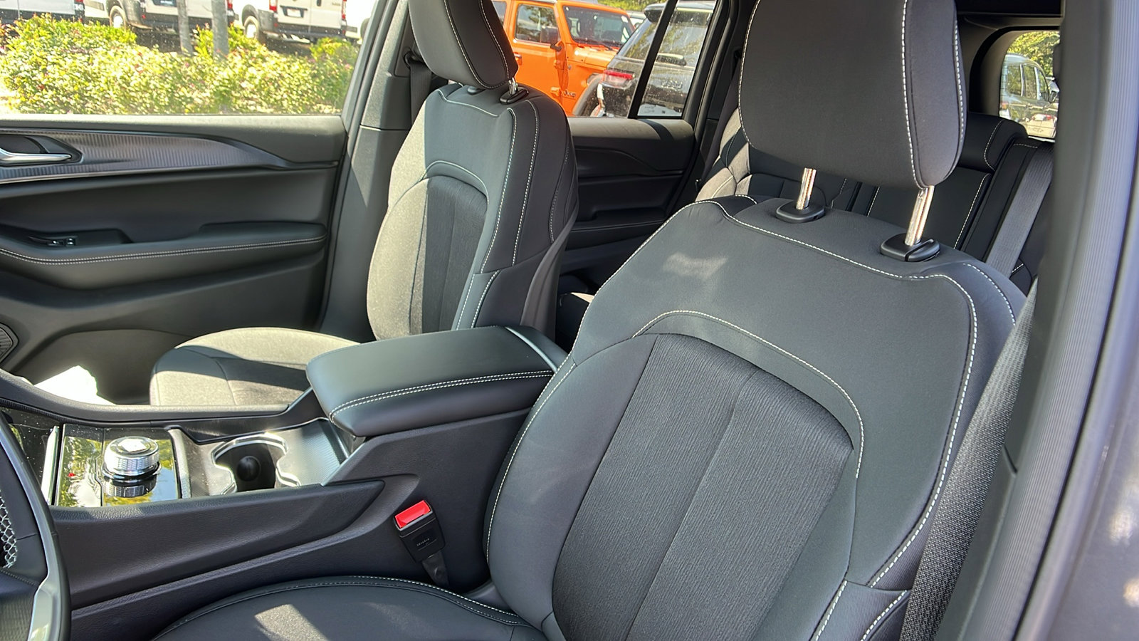 New 2025 Jeep Grand Cherokee Laredo w/ MOPAR Finishing Package image 18