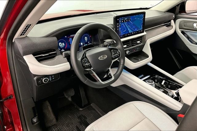 Used 2025 Ford Explorer Platinum w/ Ultimate Package image 13