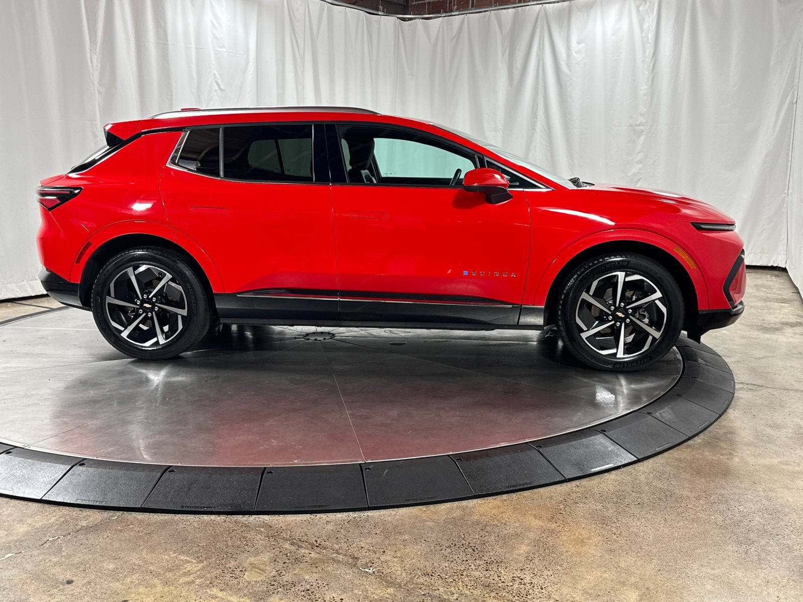 Used 2024 Chevrolet Equinox EV LT FWD image 9