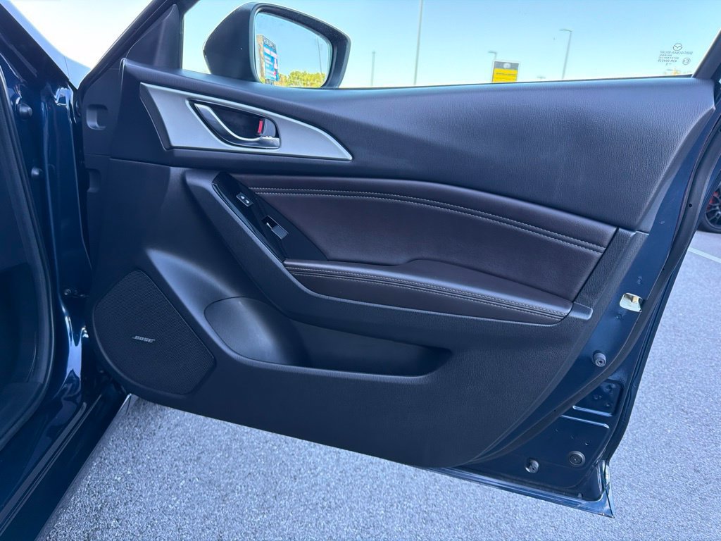 Used 2018 MAZDA MAZDA3 Touring FWD image 14