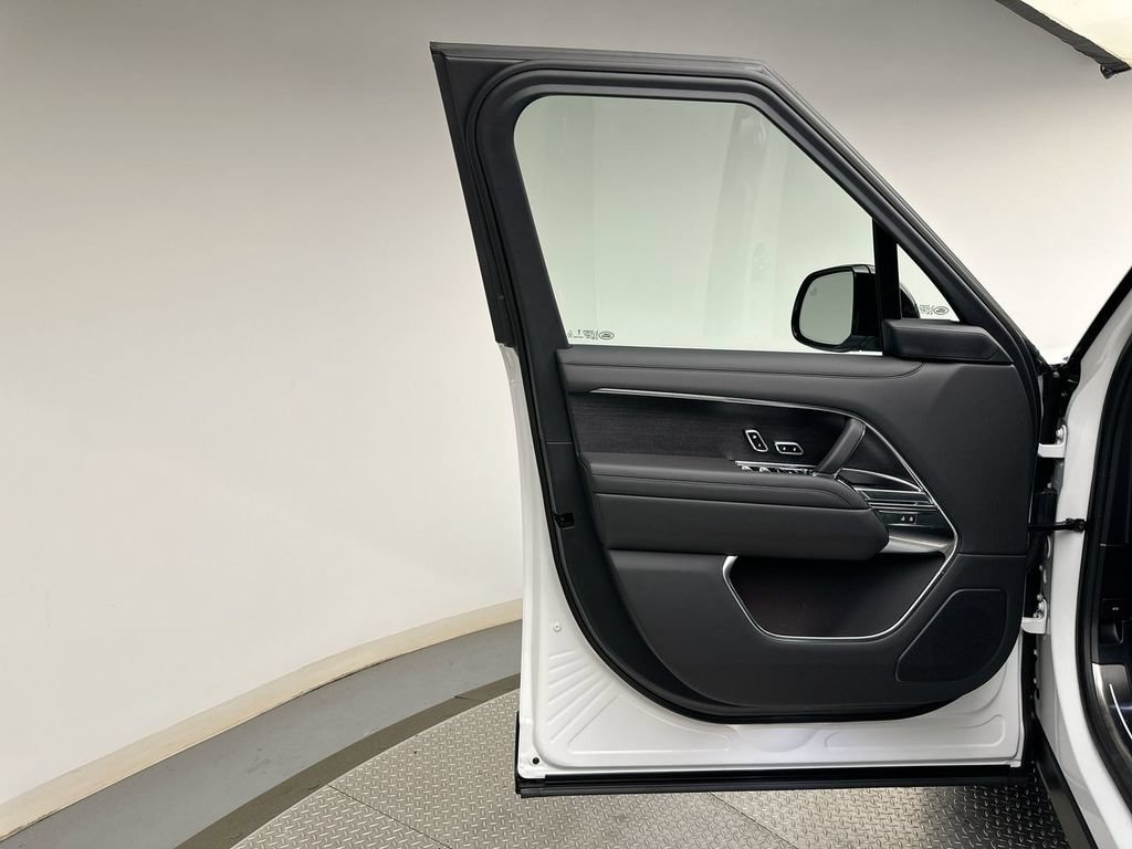 New 2026 Land Rover Range Rover SE AWD/4WD image 9