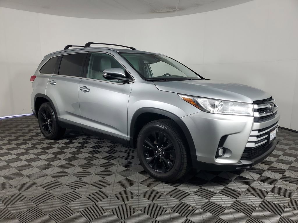 Used 2019 Toyota Highlander XLE image 2