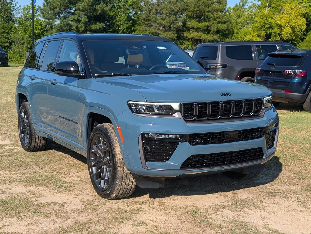 New 2026 Jeep Grand Cherokee Summit w/ Obsidian Package AWD/4WD image 2