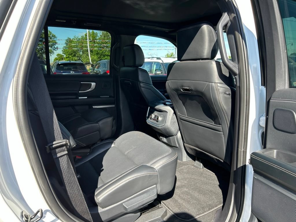 Used 2025 Ford Expedition Platinum w/ Stealth Performance Package AWD/4WD image 46