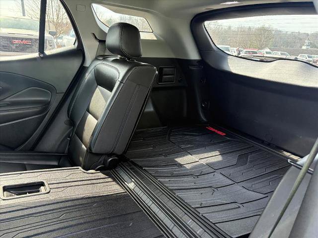 Used 2023 GMC Terrain SLT w/ LPO, Floor Liner Package AWD/4WD image 9