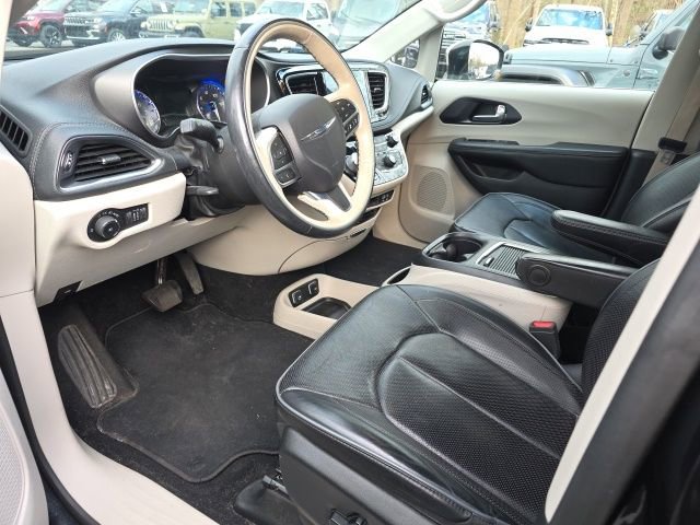 Used 2020 Chrysler Pacifica Limited w/ Tire & Wheel Group image 10