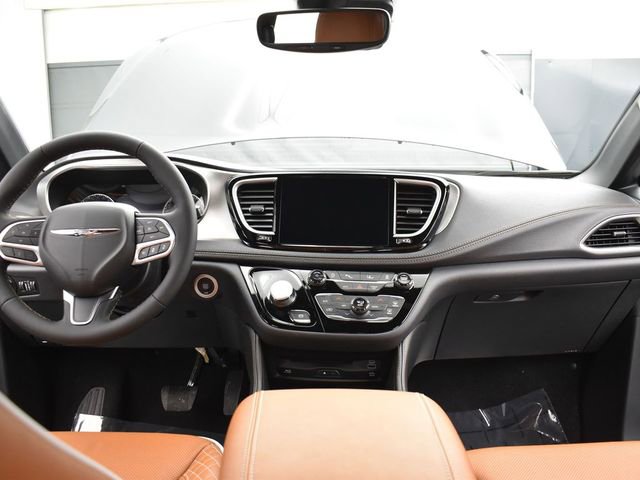 New 2026 Chrysler Pacifica Pinnacle AWD/4WD image 9
