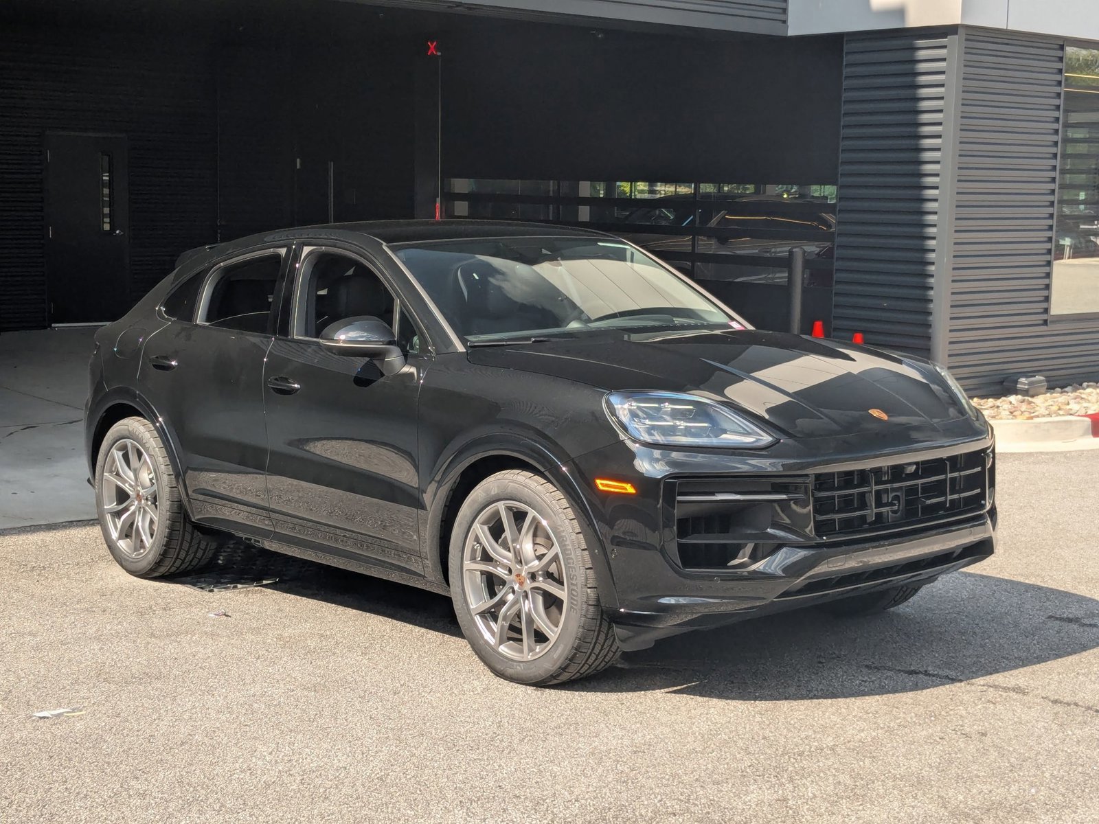 Certified 2025 Porsche Cayenne Coupe AWD/4WD image 7
