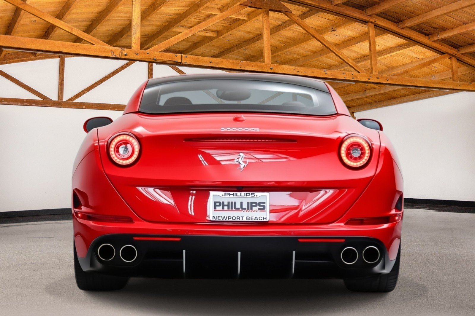 Used 2016 Ferrari California T RWD image 4