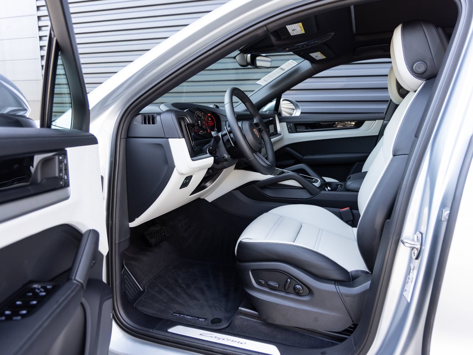 New 2026 Porsche Cayenne Coupe AWD/4WD image 24