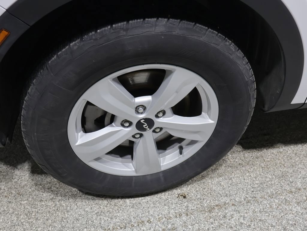 Used 2022 Kia Sorento LX image 10