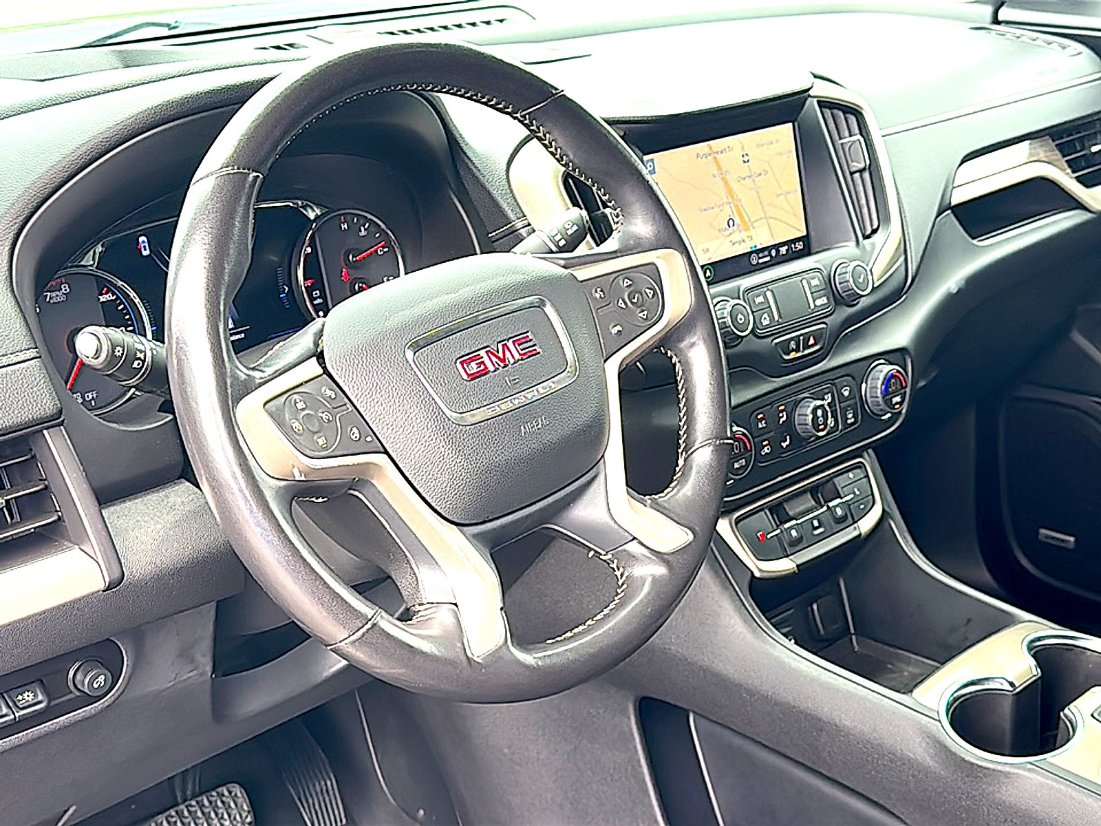 Used 2022 GMC Terrain Denali w/ Denali Premium Package AWD/4WD image 12