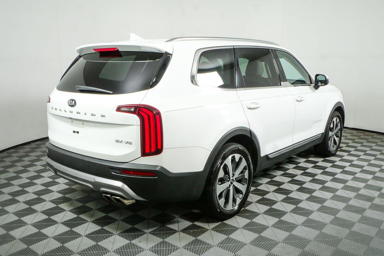 Used 2020 Kia Telluride EX w/ EX Premium Package FWD image 3