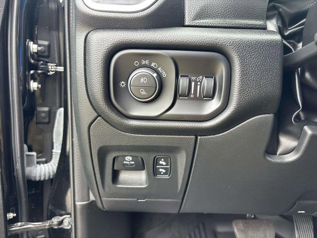 Used 2023 RAM 1500 Laramie AWD/4WD image 18