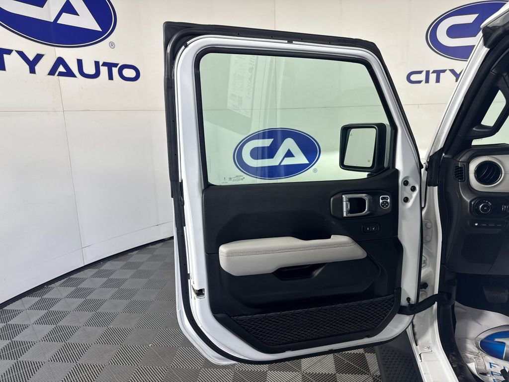 Used 2023 Jeep Wrangler Unlimited Sahara AWD/4WD image 14