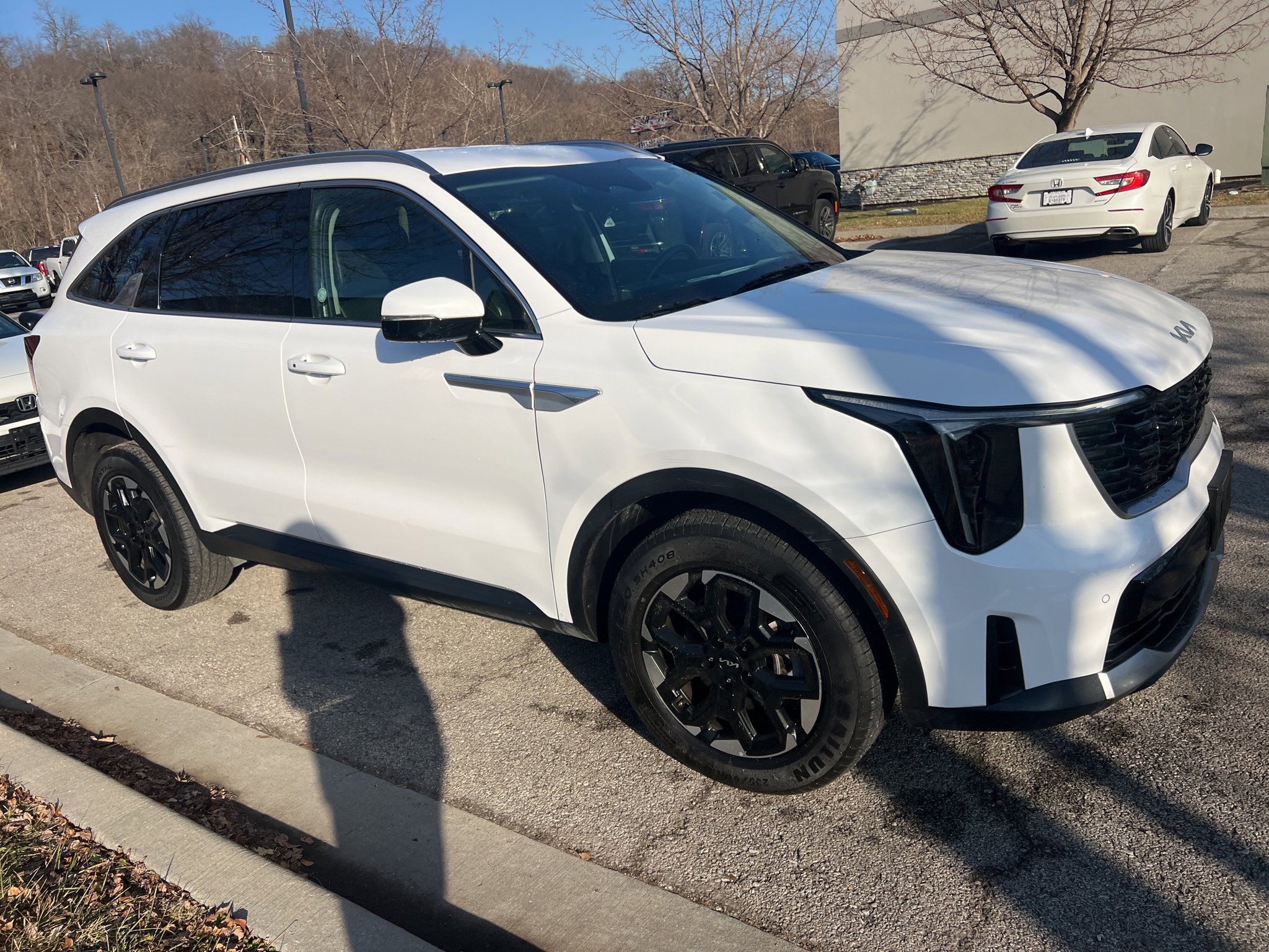 Used 2024 Kia Sorento S image 3