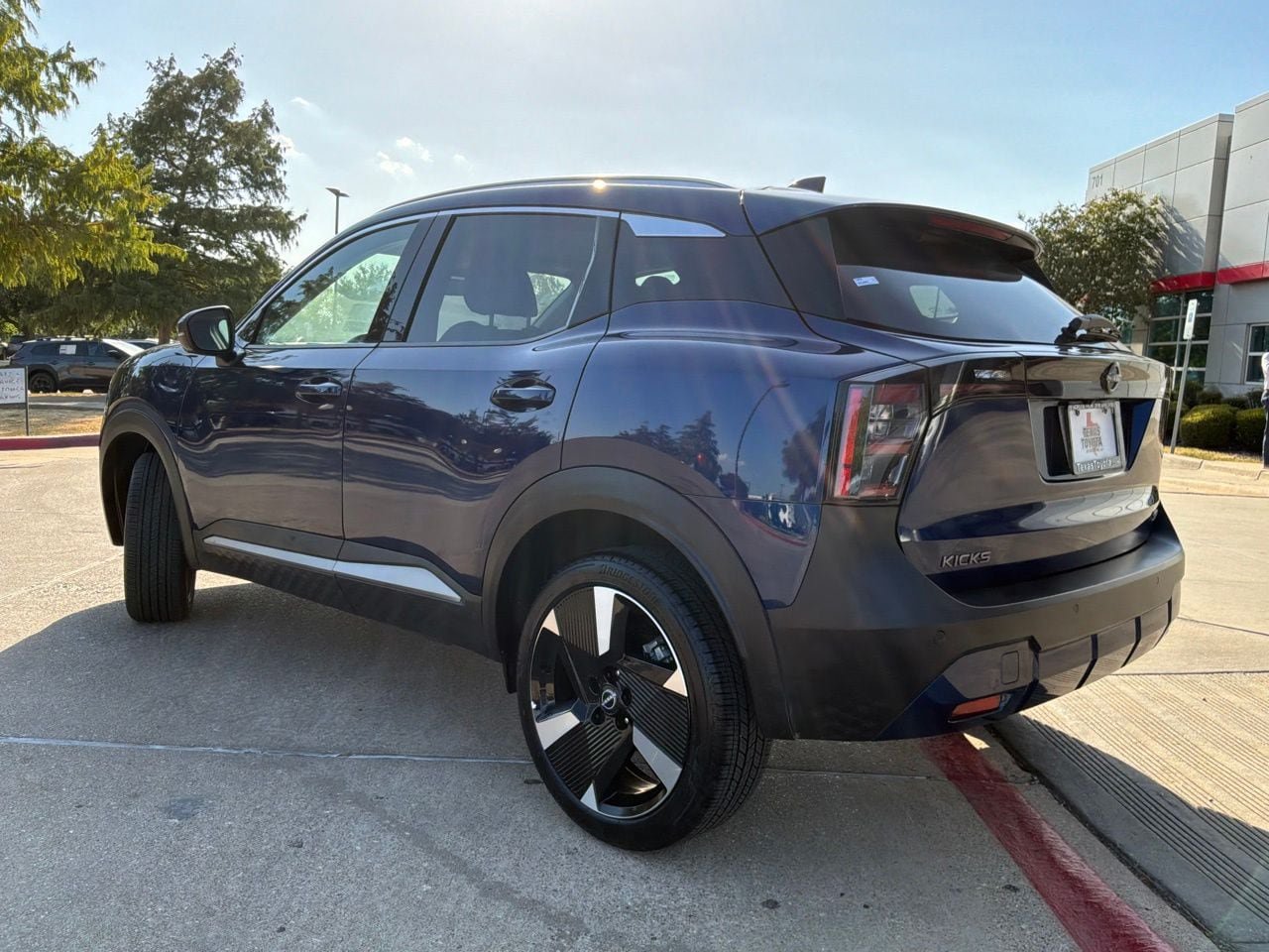 Used 2026 Nissan Kicks SR FWD image 8