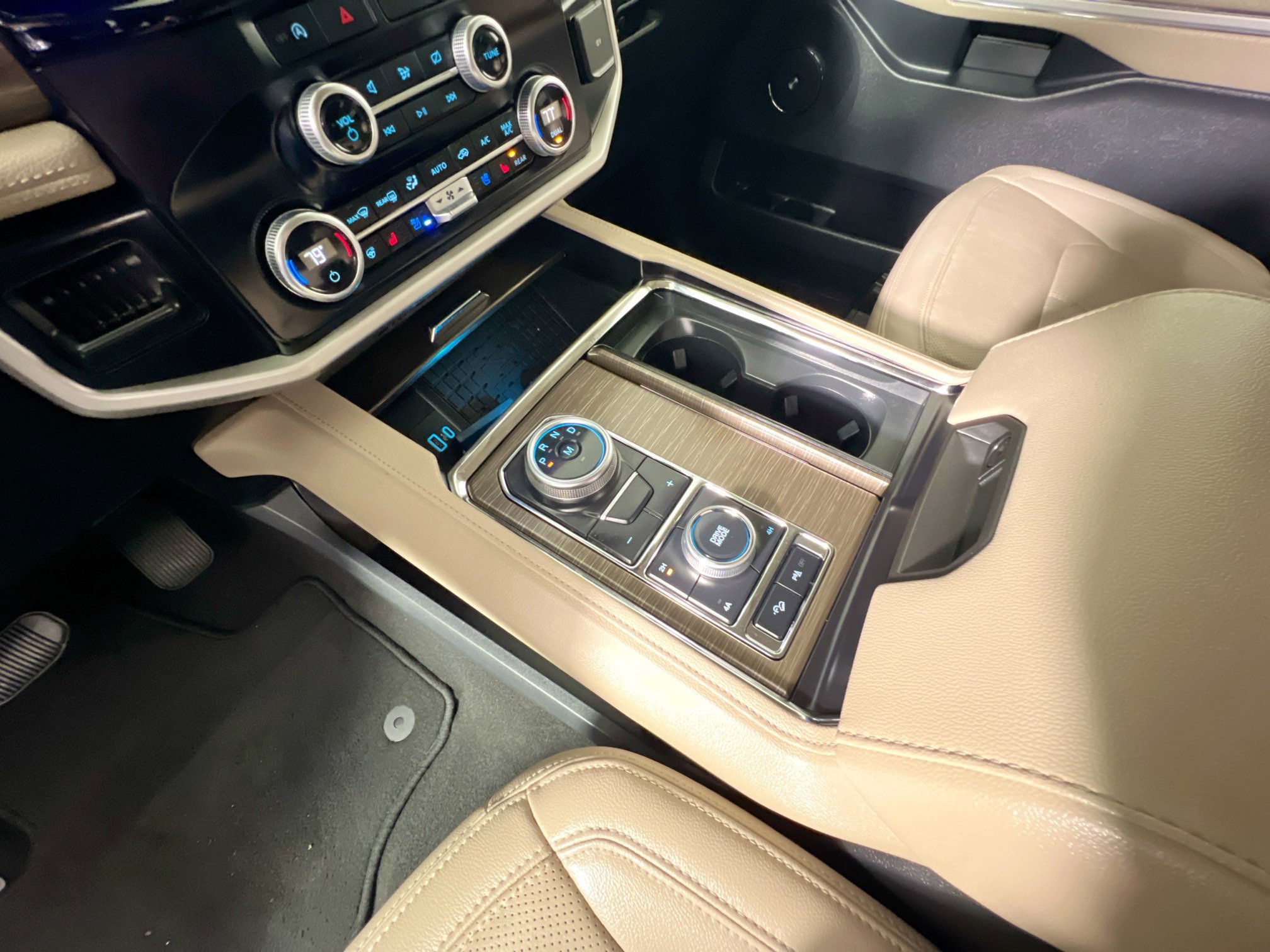 Used 2024 Ford Expedition Max Limited image 26