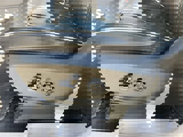 Used 2021 Chrysler Pacifica Limited w/ Uconnect Theater Family Group image 31