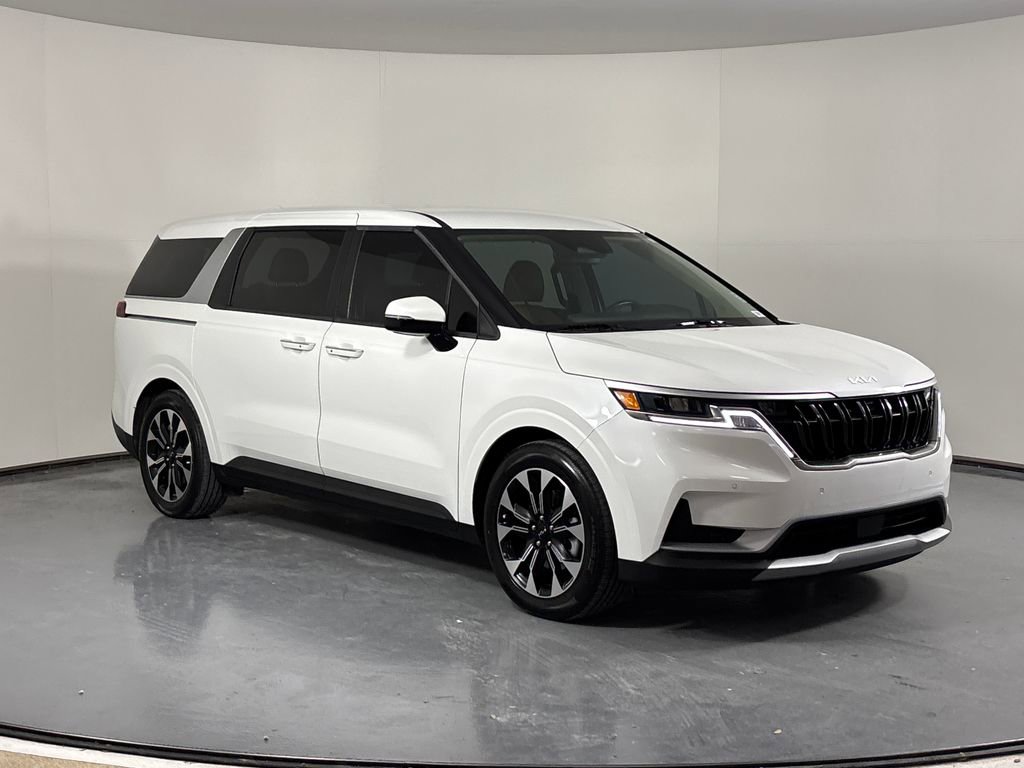 Certified 2024 Kia Carnival EX image 2